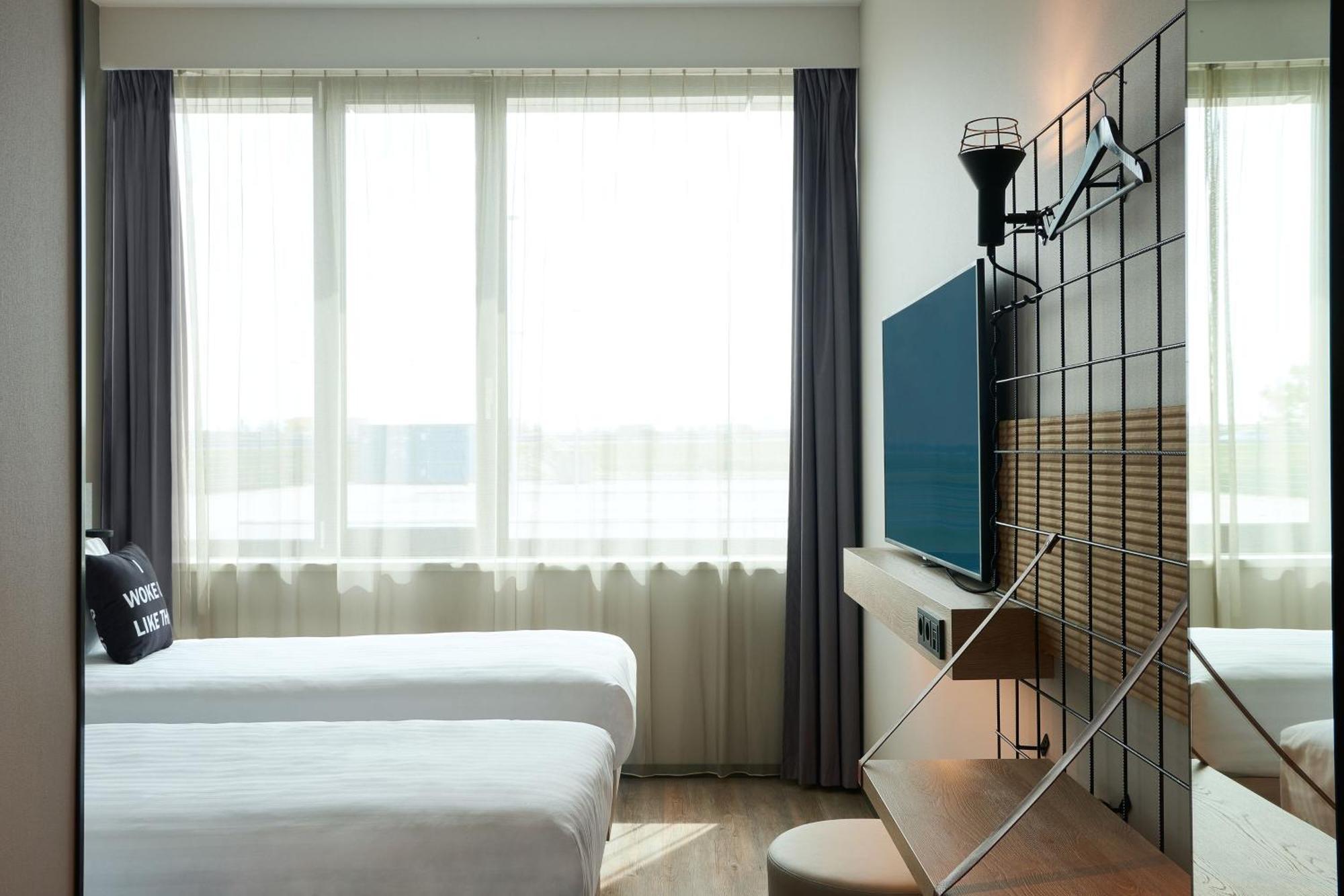 Hotel Moxy Amsterdam Schiphol Airport Hoofddorp Exterior foto
