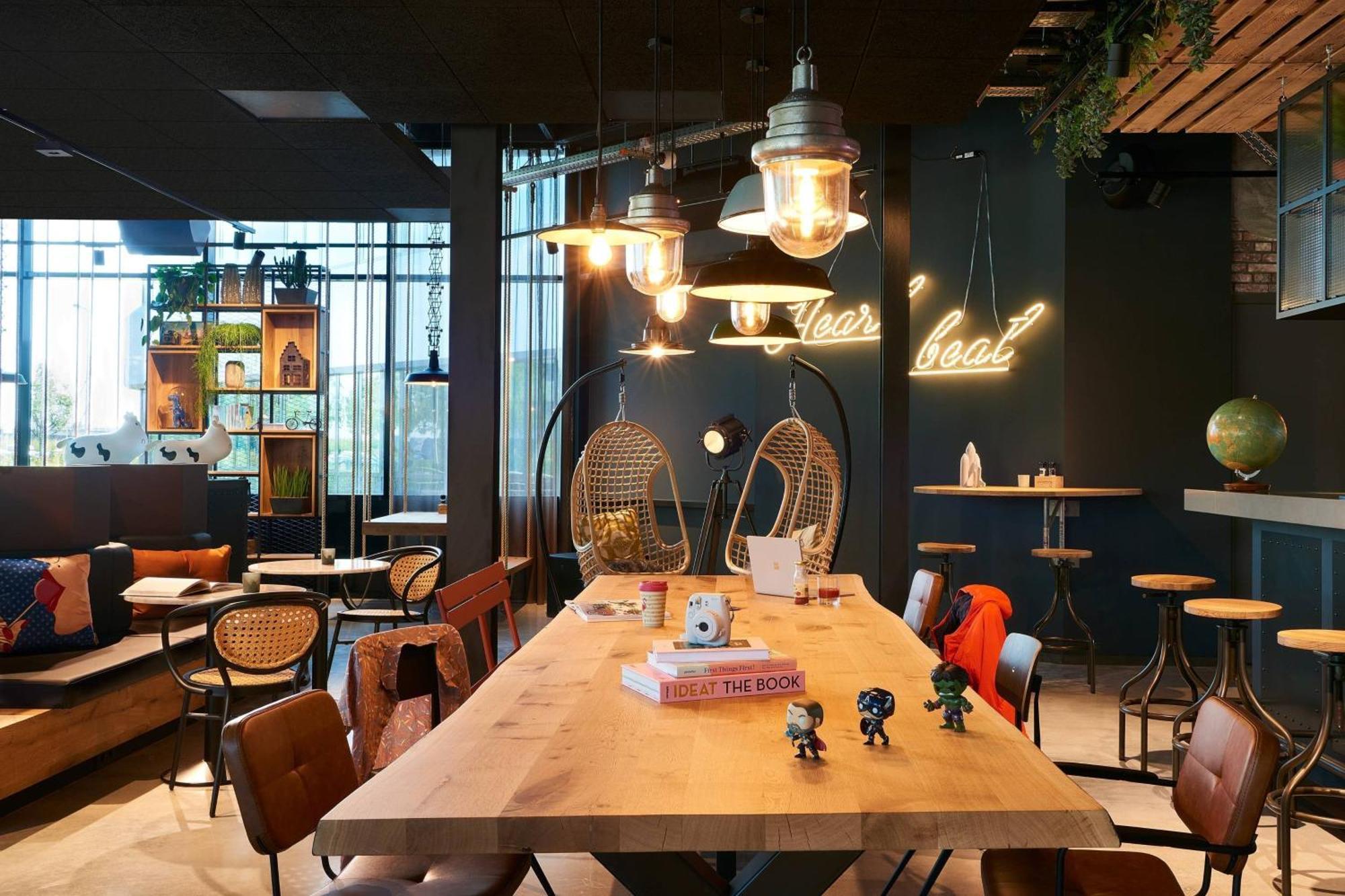 Hotel Moxy Amsterdam Schiphol Airport Hoofddorp Exterior foto